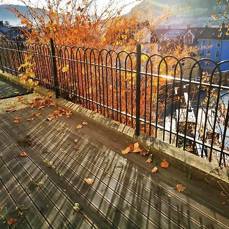 Modern Apt, Super Central Location W/parking, 1br Bergen